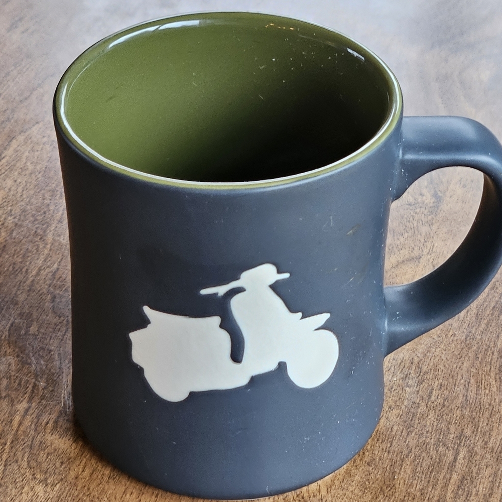 STARBUCKS SCOOTER MOPED VESPA 16OZ MUG MATTE BLACK OLIVE GREEN TEA CUP VTG 2011